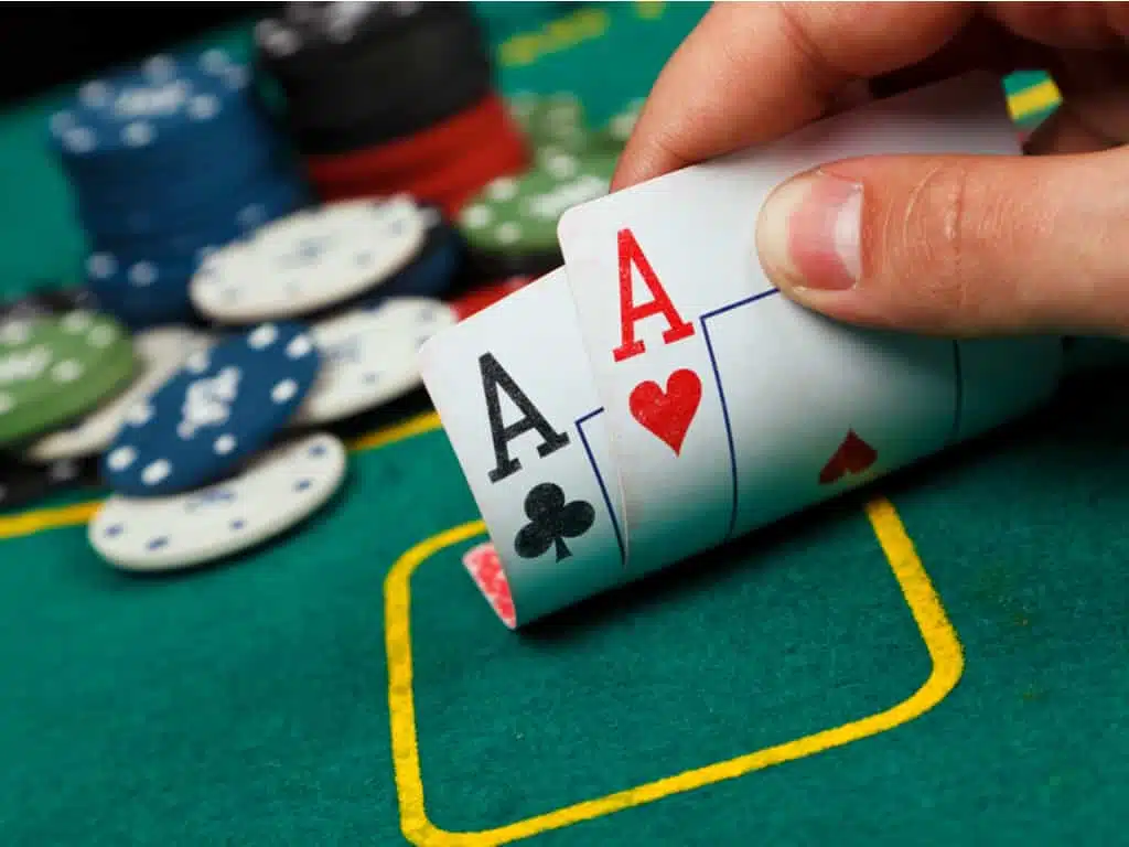 Menguasai Gulungan: Tips dan Trik Poker Online Terkini